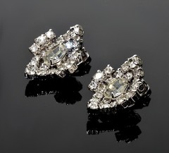 VTG RHODIUM PLATED, DIAMANTE EARRINGS BY GALE