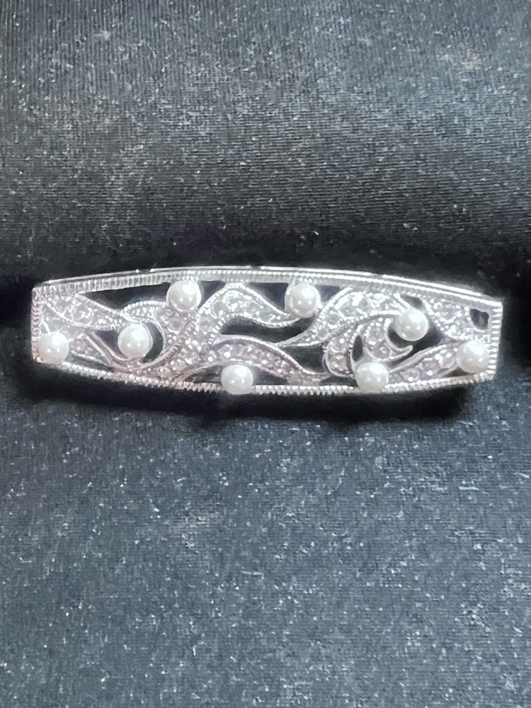 Silver Tone Rectangule Faux Pearls Brooche