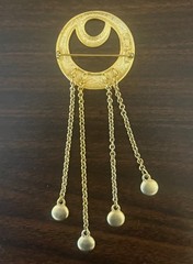 VTG Tona Brooch Signed 4″ Brushed Gold Tone Circles & Charms Dangling Chains