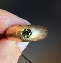 VINTAGE 14K GOLD FLUSH SET GREEN TOURMALINE GYPSY RING VERY HEAVY CHUNKY UNISEX