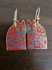 Laurel Burch “RED CAT” French Wire Enamel Earrings Goldtone