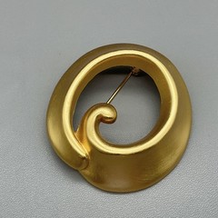 AK Brooch Abstract Modernist Swirl Round Gold Tone Art Pin Retro Costume Jewelry