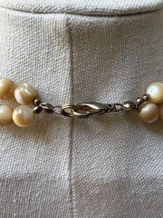 Stunning Vintage Signed “SANDEE” Mother-of-Pearl Pendant Necklace and Earring