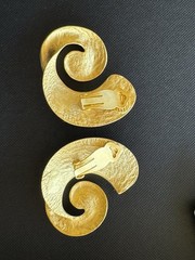 RUNWAY Statement 1980s Asymmetry Gold Plated Huge Clip Earrings 80’s Swirl