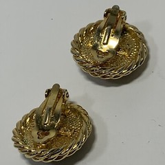 VTG FRIENDSHIP Gold Tn Clip Back Earrings Black Cloisonne Enamel Round Floral