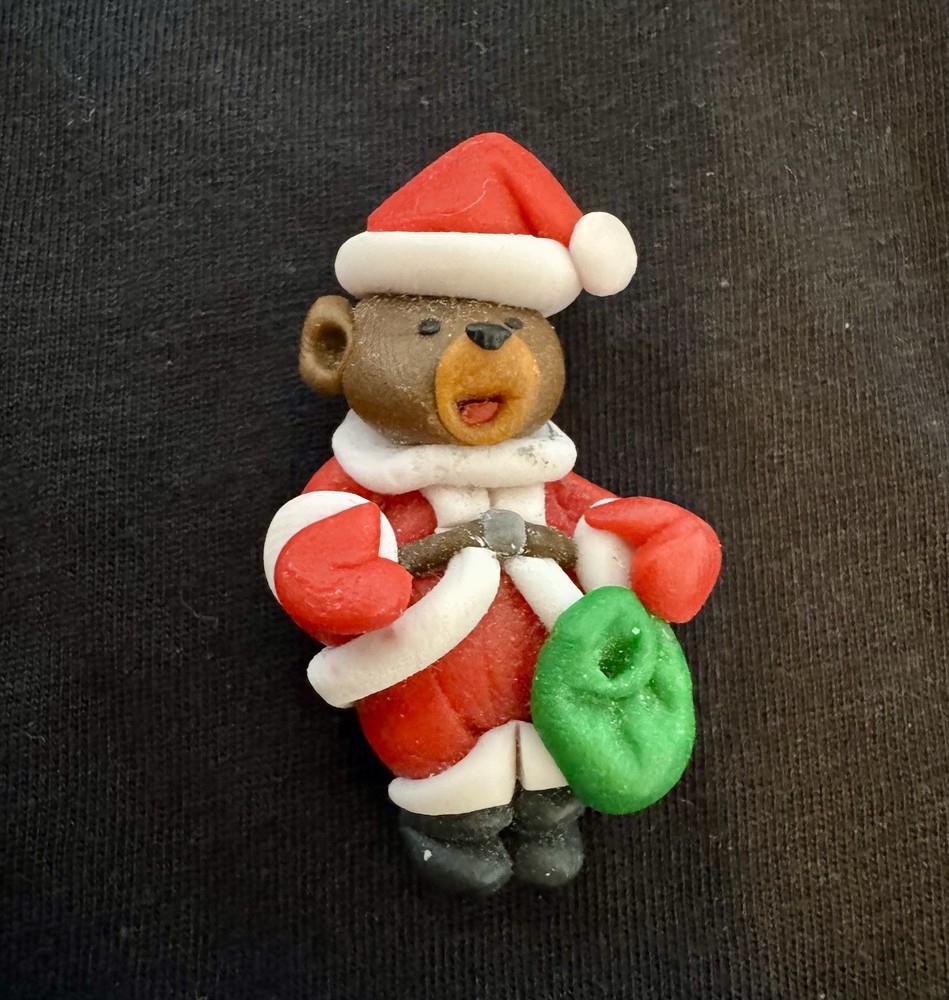 Vintage Polymer Clay Christmas Santa Bear Brooch Pin – Jewelry Cute Wreath