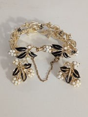 Vintage 1940s – 1960s Black & Gold Enamel Bracelet & Clip On Earrings.