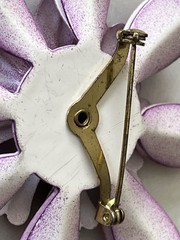 Vintage Retro Layered Shades of Purple Enamel Daisy Flower Metal Brooch Pin