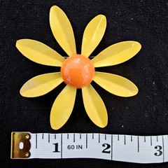 Pair of Vtg Yellow Orange Enamel Daisy Flower Brooches Pins 2.5″ Mod 60s Retro
