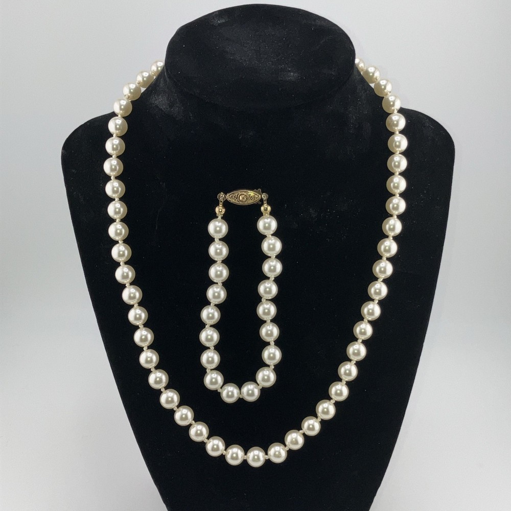 Vintage Faux Pearl Hand Knotted 18″ Necklace and Bracelet Set Safety Clasp SS003