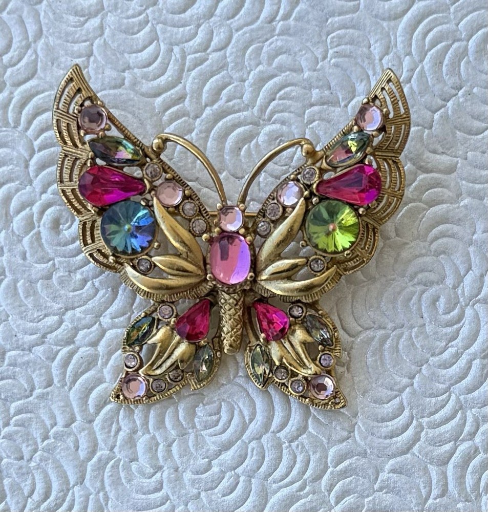Vintage Rhrinestone / cabochon glass / gold tone metal brooch pin