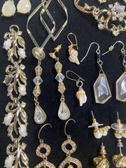 Lot Of 17 Pieces, 14 Earrings, 2 Bracelets. 1 Necklace