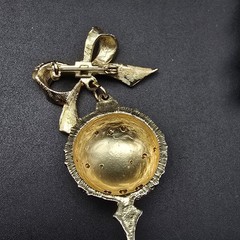 Rhinestone Christmas Ornament Brooch Gold Tone Vintage Jewelry