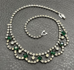 Vintage Art Deco Green Faux Emerald Crystal Rhinestone Bib Necklace Scalloped