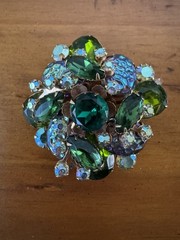 JULIANA DELIZZA and ELSTER LARGE GOLD TONE GREEN RHINESTONE BROOCH
