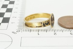 ANTIQUE VICTORIAN ENGLISH 15K GOLD ENAMEL MOURNING RING for HAIR c1876