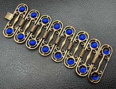 VTG Royal Blue Cabochon Gold Tone 2.5” Wide Panel Etruscan Style Bracelet 7.25”