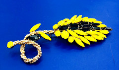 VTG Rare 4 1/2 Inch Gold Tone Brooch Yellow Milk Glass & Jet Black Navettes