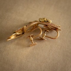 Vintage 1940’s-era 14KT Solid Gold Two-Tone Pearl Floral Screw Back Earrings 7g