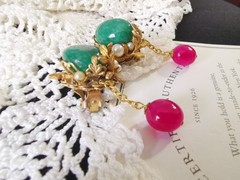 MIRIAM HASKELL 50’S GILT BRASS DANGLE EARRINGS: JADE & RUBY PÂTÉS DE VERRE BEADS