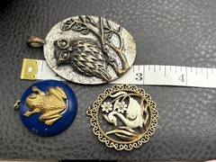 Vintage Mixed Animal Pendant Lot Gold Tone Owl Frog Swan 3 Piece Costume Jewelry