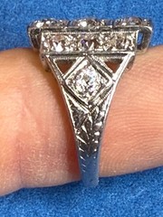 Beautiful vintage Art Deco diamond ring, platinum band with 11 stones, 1.57 ct