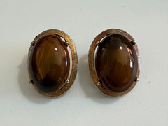 Vintage Faux Tiger Eye Seleni Gold Tone Clip Earrings Chunky Honey Brown Swirl