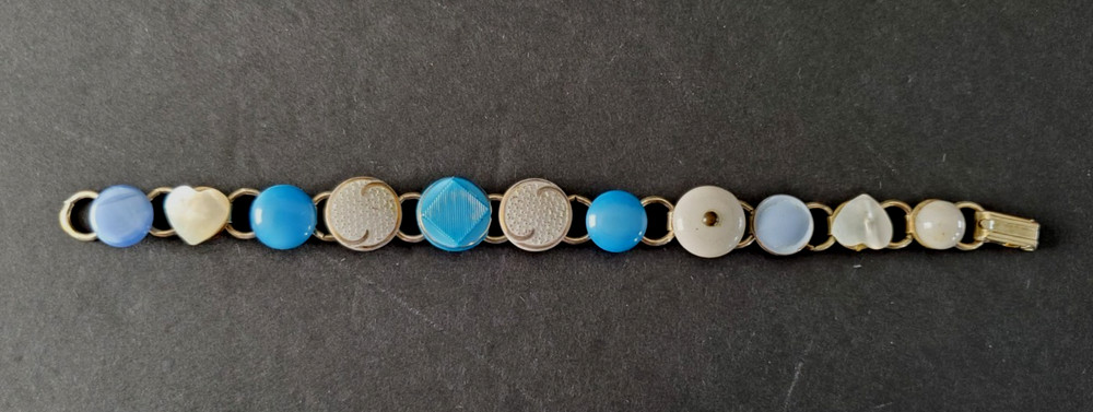 Vintage Button Bracelet Blue White Glass & Plastic on Metal Base 6 1/2″