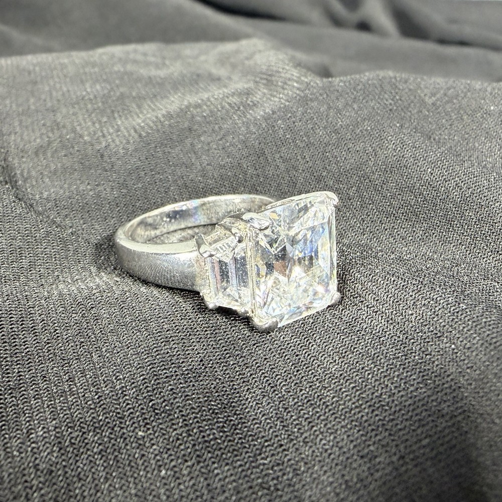 Vtg Y2K 925 Silver Emerald Cut Sz 8.25 CZ Trilogy 3 Stone Ring Hollywood Glam