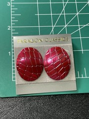 Vintage 1.2” Hot Pink Textured Oval Abstract Enameled Metal Drop Earrings