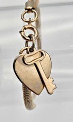 Vintage Gold Tone Heart Key Charm Bracelet 6 3/4″ Smooth Chain