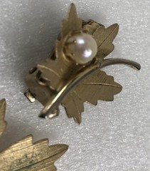 Sarah Coventry Set Brooch & Earrings Cultured Pearl Maple Leaf 7989 – Vintage