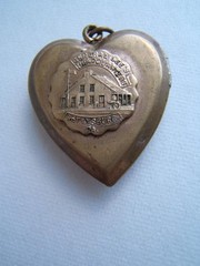ANTIQUE GF HEART LOCKET W/ MILITARY NAVAL ANCHOR & GENERAL LEE’S HEADQUARTERS