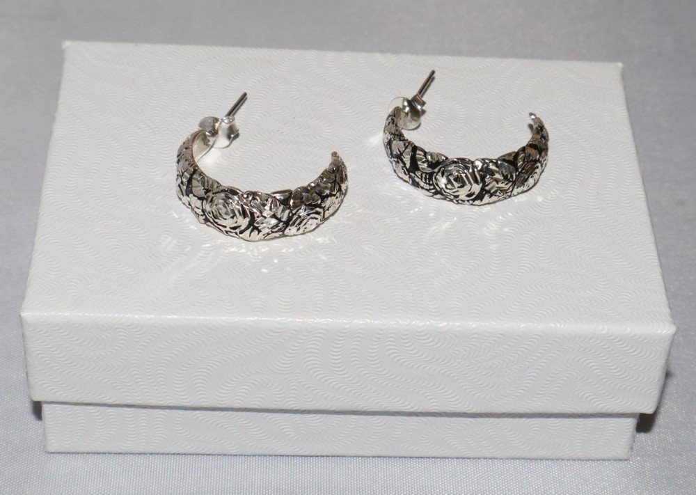 Vintage Sterling Silver Half Hoop Flower Pattern 1 inch Post Earrings 6 grams