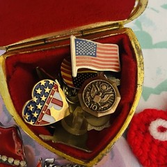 Vintage Lot Of USA Themed Pins, Broches Plus Trinket Box. 4th Of July Souvenir