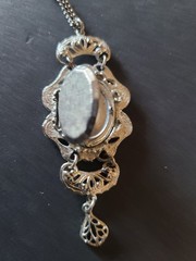 Vintage Silver Tone Filigree Locket Pendant Photo Necklace with 17 Inch Chain