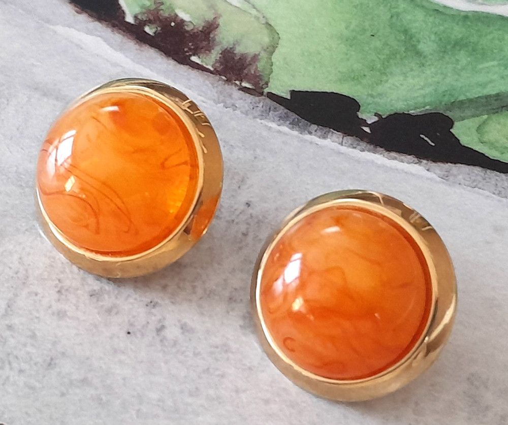 Vintage 1980’s NAPIER Honey Caramel Earrings Gold Tone Acrylic Hinged Clip On