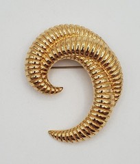 Monet Large Swirl Brooch 2.25in Gold Tone Ribbed Textured Spiral Estate Pin