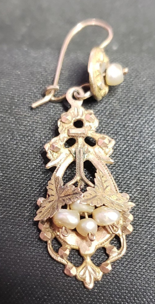 Victorian Style Gold Tone Metal Imitation Pearl? Pierced Earring One Only Single