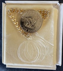 Vintage 1974 Eisenhower Dollar Coin Pendant Gold Tone Chain Bracelet(SC1025-151)