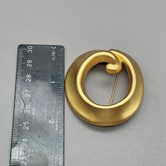 AK Brooch Abstract Modernist Swirl Round Gold Tone Art Pin Retro Costume Jewelry