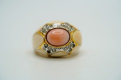 Vintage UNIQUE 18k HGE Fauk Angel Skin Coral Cream Enamel Ring Size 6.25 JB49