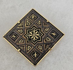 Vtg Black Gold Geometric Floral Mosiac Tile Pin Brooch Tube Closure 1″ EUC