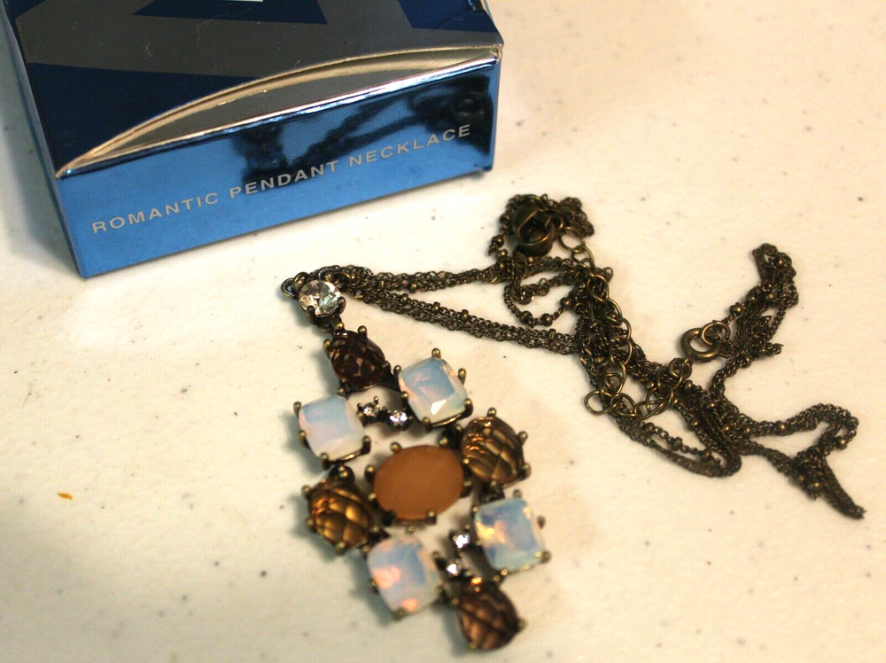 Avon Romantic Pendant Necklace 2008