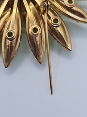 Vintage Green Glass/Rhinestone Faceted Acrylic Daisy Brooch Set Goldtone Metal