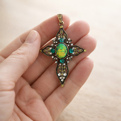 Ornate Plastic Pearl Rhinestone Metal Pendant Necklace for Women Elegant jewelry