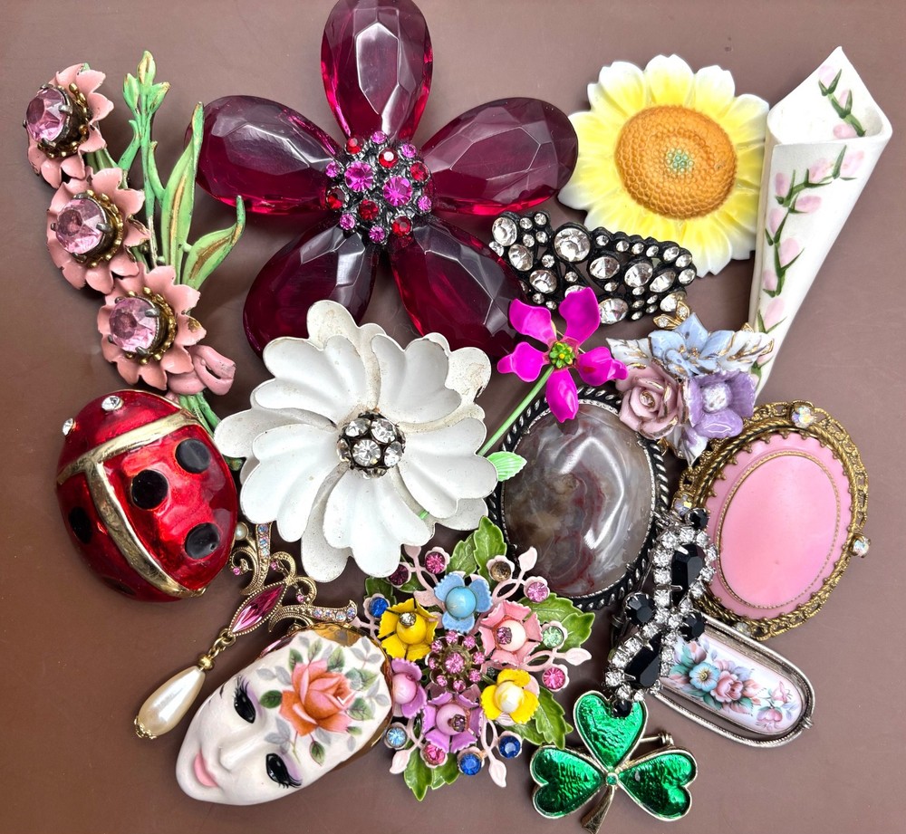 Vintage to Mod flower brooch LOT~17 Pieces~Huge Lady Bug~Porcelain~Spring💐