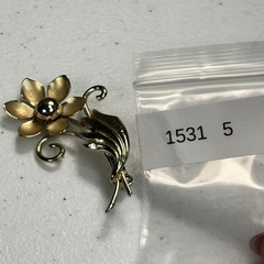 Vintage Brooch Gold Tone Flower Floral Bloom Stem Scroll Leaf Nature Garden Pin