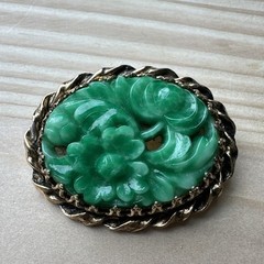 VTG Brooch Pin 2 Inch Hand Carved Art Glass Green Flowers Oval Gold Japan MCM