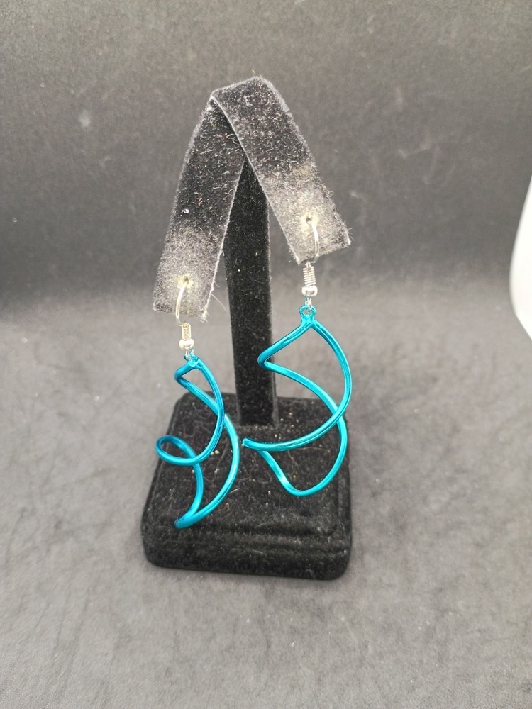 vintage unbranded blue swirl metal dangle earrings